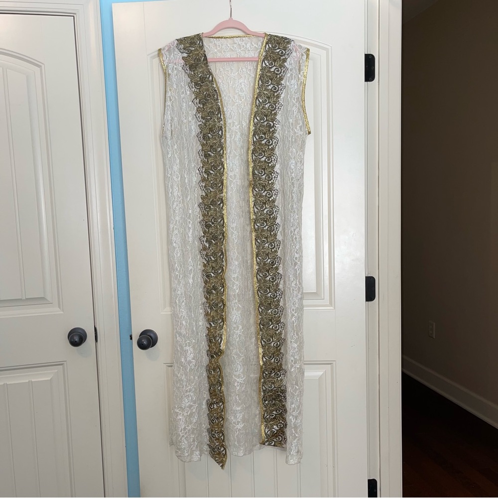 Elegant Morrocan, kaftan gown, white embroidered with gold, trim, dress and vest - Picture 10 of 14